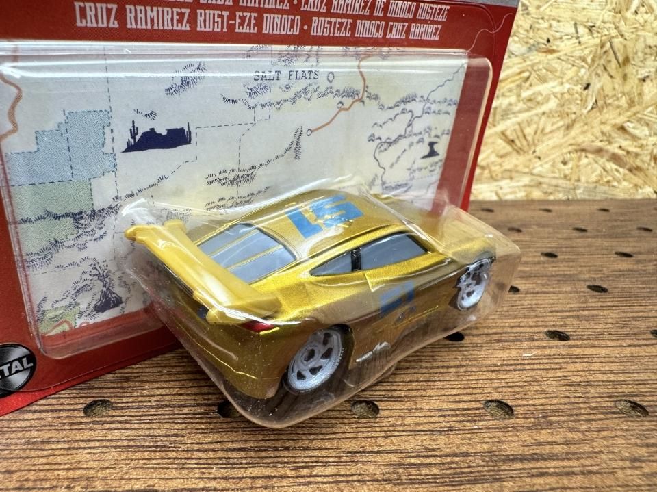 RACING CENTER CRUZ RAMIREZ 2022 (CARS ON THE ROAD)