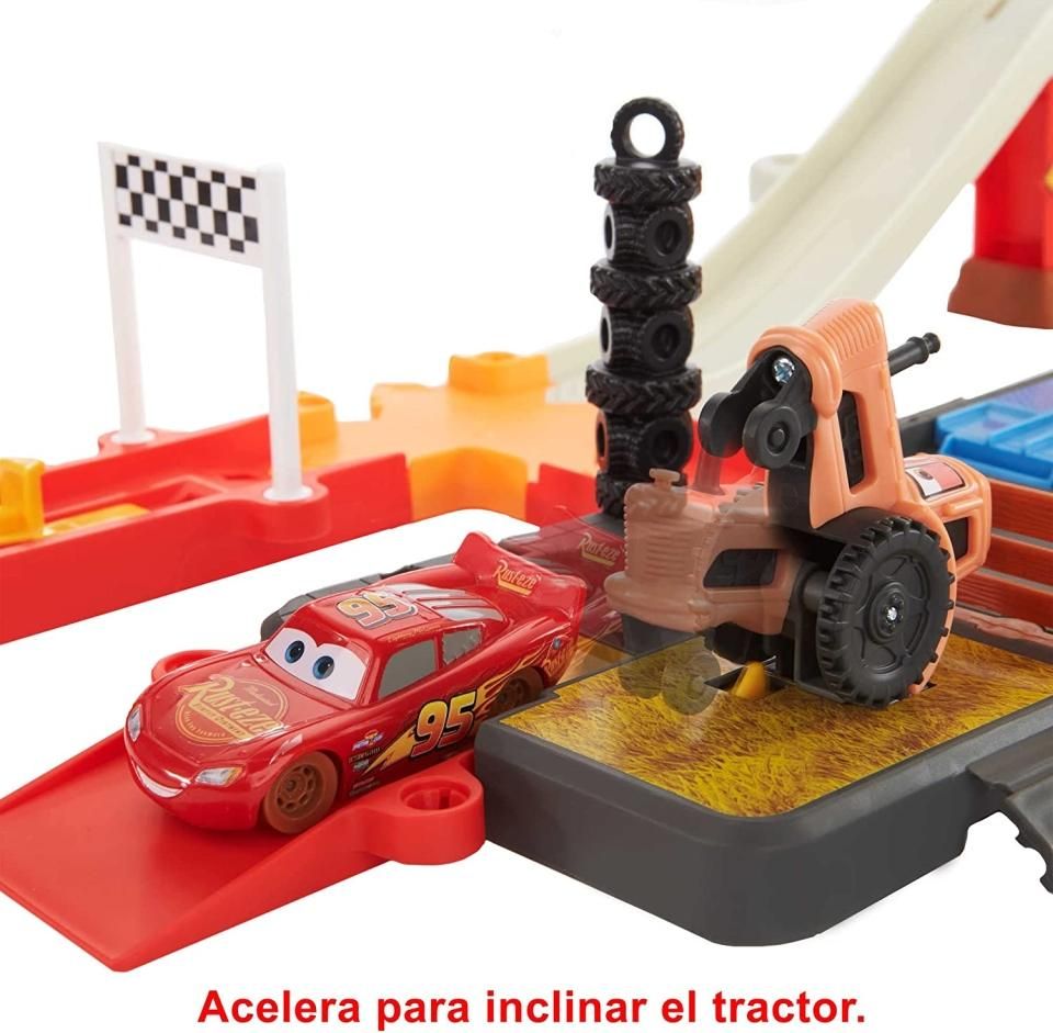 RADIATOR SPRINGS RACE and GO PLAYSET w/ LMQ and Tractor 収納ケース付き