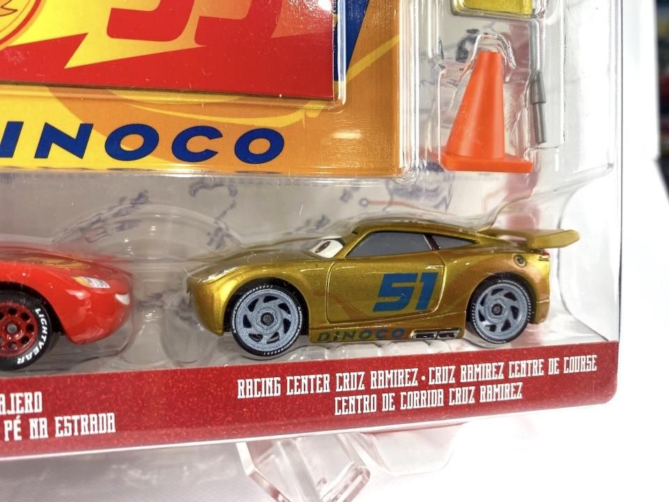 ROAD TRIP LIGHTNING McQUEEN & RACING CENTER CRUZ RAMIrEZ