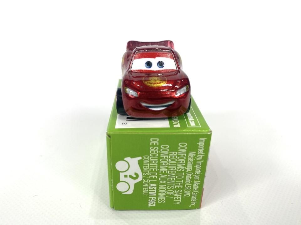 Pixar カーズ　ライトニングマックイーン レッド フロー V8カフェ セット Amazon.co.jp: ディズニーストアアクショントイピクサーカー