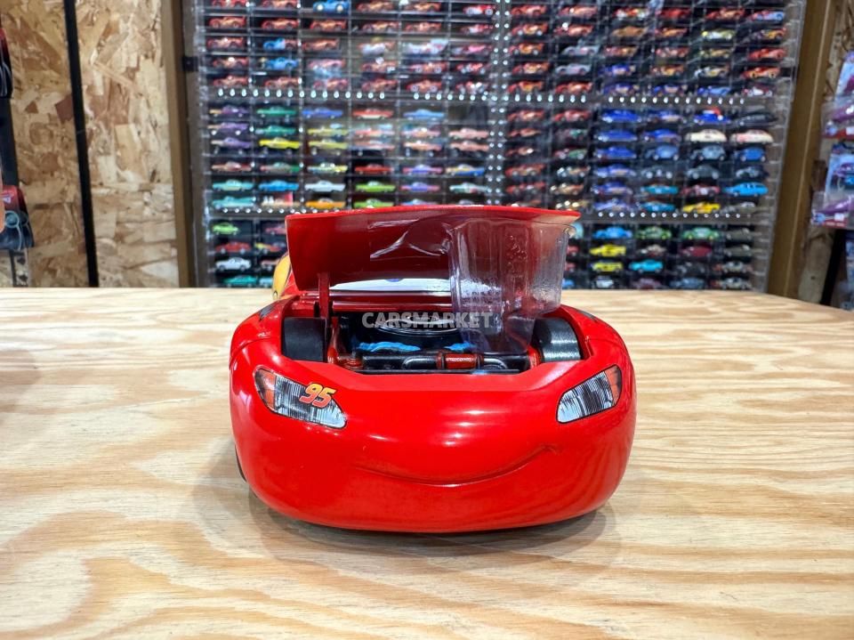 JADA TOYS CARS1 LIGHTNING McQUEEN EXCLUSIVE TIRE RACK