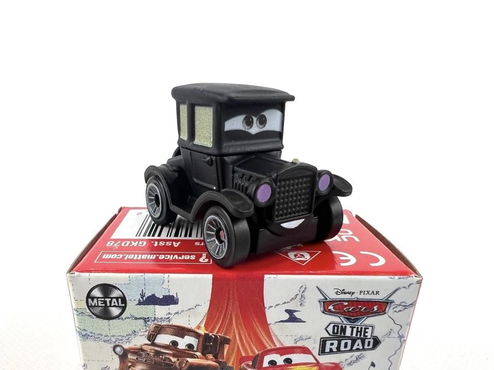 カーズ プレシジョン  リジー  美品 トミカ  cars  マテル カーズ プレシジョン リジー 美品 トミカ cars マテル