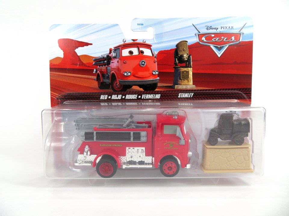 ROAD TRIP LIGHTNING McQUEEN u0026 RACING CENTER CRUZ RAMIrEZ (GOLDEN) 2-pack  with Accessories 2022