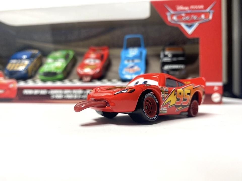 フィニッシュ　finish マックィーン マックイーン カーズ ミニカー Amazon.co.jp: Cars カーズ シリーズ Lightning McQueen