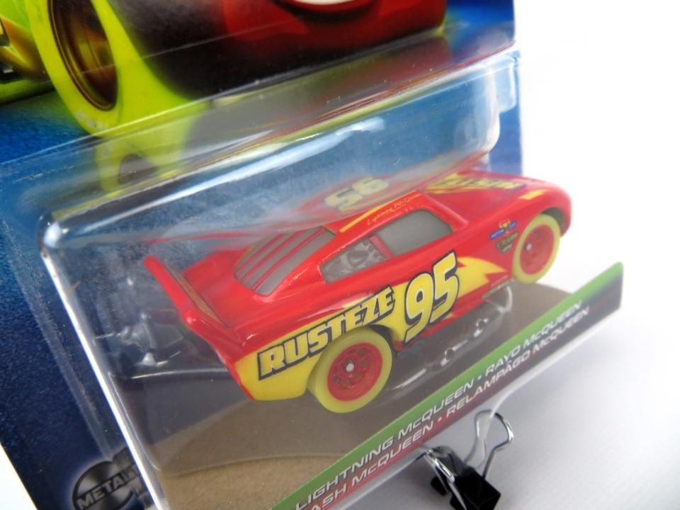 Glow Racers Lightning McQueen マテル Mattel Disney Pixar Cars Auta Glow Racers Pojazd świecący w