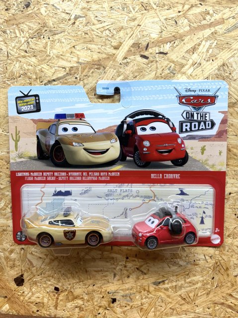 LIGHTNING McQUEEN DEPUTY HAZZARD and BELLA CADAVRE 2023 2-pack (CARS ON THE ROAD)