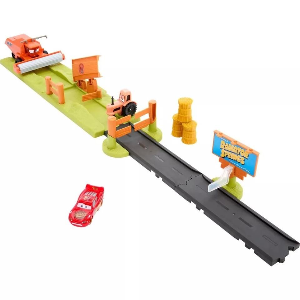 CARS ON THE ROAD RED'S FIRE STATION PLAYSET （RED プラ製付属