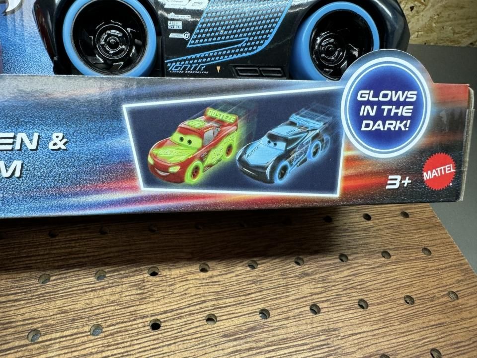 TRACK TALKERS GLOW RACERS RUST-EZE LIGHTNING McQueEN and