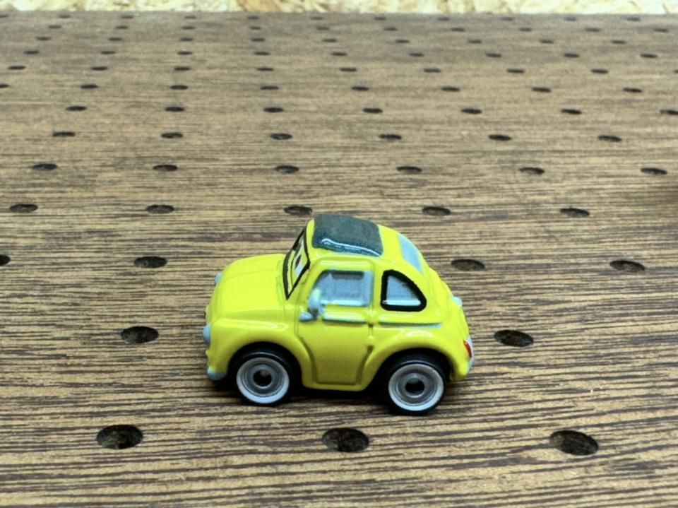 カーズ　ルイジ　グリドフィギュア カーズ Cars 2 グイド ルイジ ダイキャストカー - ディズニー