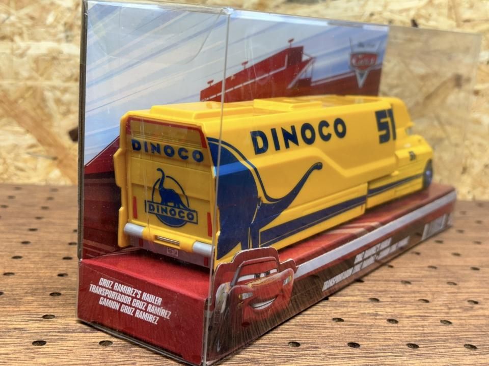 Amazon.com: Disney Pixar Cars Cruz Ramirez's Hauler Playset : Toys & Games