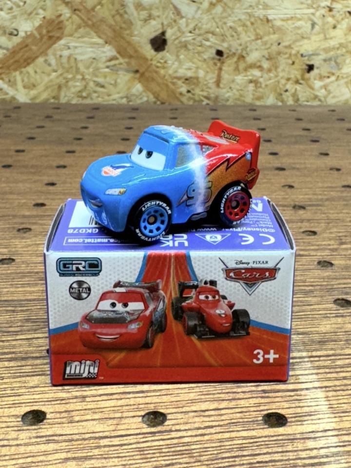 2024 MINI RACERS トランスフォーミング ライトニング マックイーン