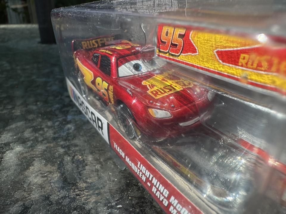 MATTEL - マテル カーズ ナスカーシリーズ ライトニング・マックィーン ホイール違いセット Amazon | カーズ 2024 マテル 1:55 ダイキャスト ミニカー