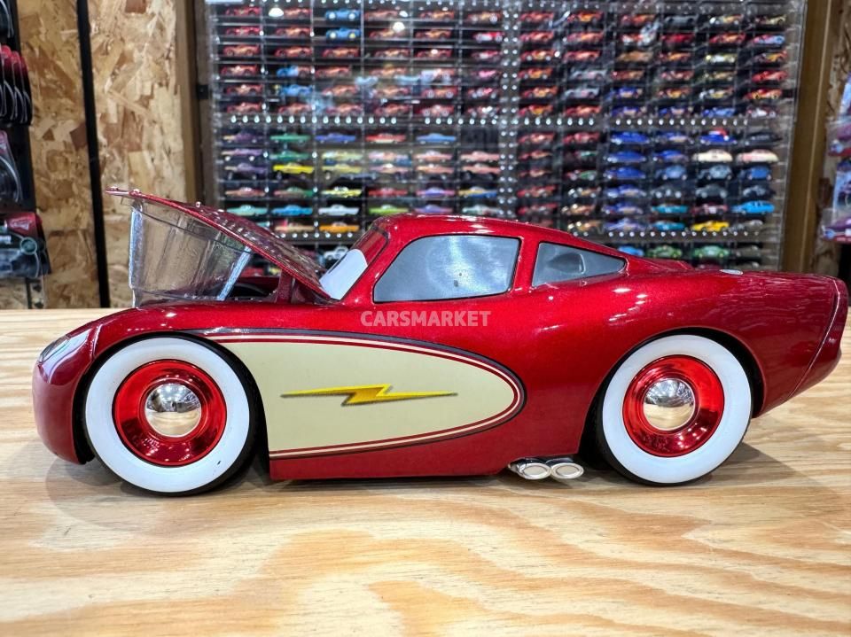 JADA TOYS CARS1 LIGHTNING McQUEEN EXCLUSIVE TIRE RACK