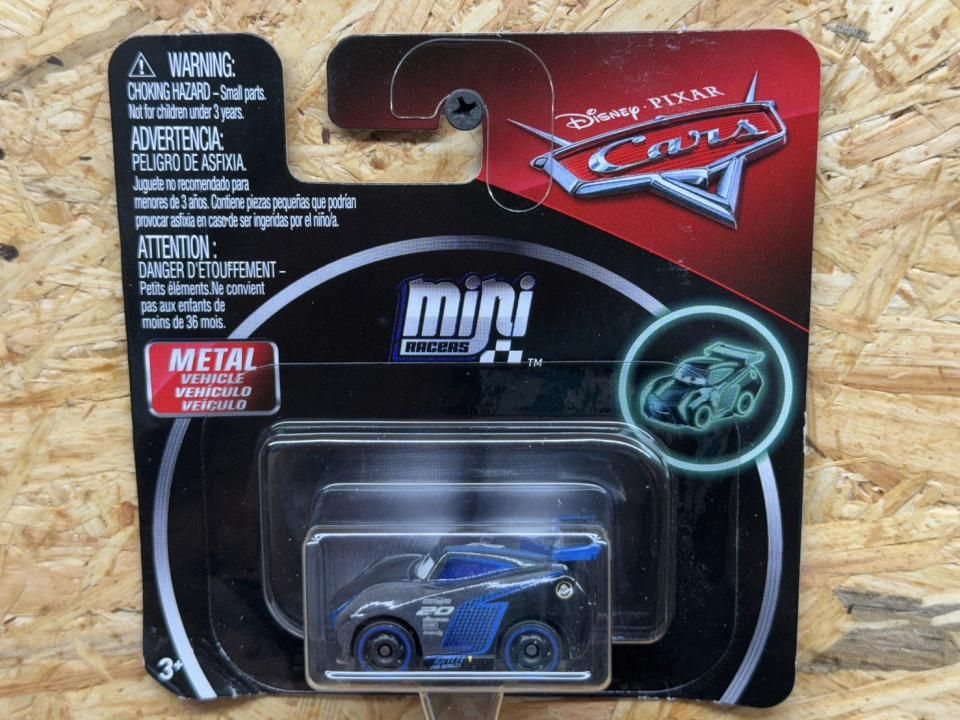 希少！　カーズ　1/24　マックイーン　ジャクソン　ストーム！ 希少！ マックイーン ジャクソンストーム 希少！ カーズ 1/24