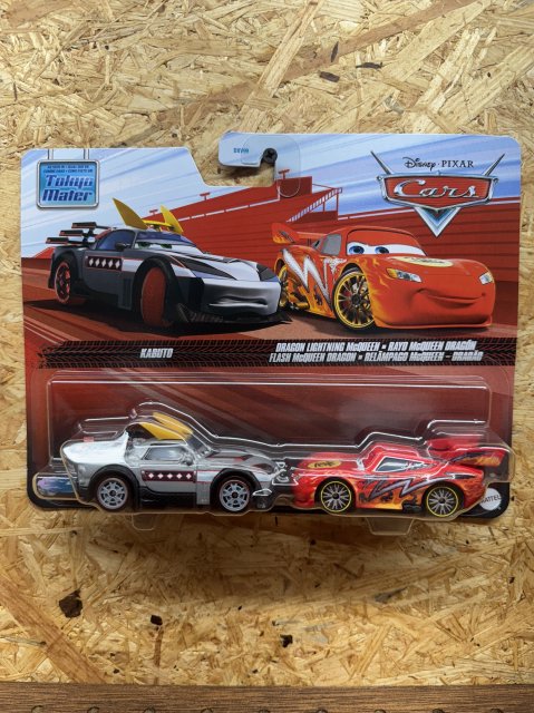 <img class='new_mark_img1' src='https://img.shop-pro.jp/img/new/icons1.gif' style='border:none;display:inline;margin:0px;padding:0px;width:auto;' />KABUTO with Flames and DRAGON LiGHTNING McQUEEN 2-pack 2025