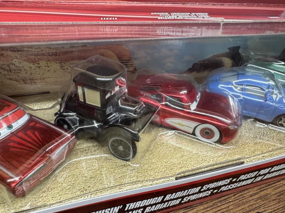 鯉太郎@lownslow HYDRAULIC LIGHTNING RAMONE AND PIT CREW MEMBER FLO