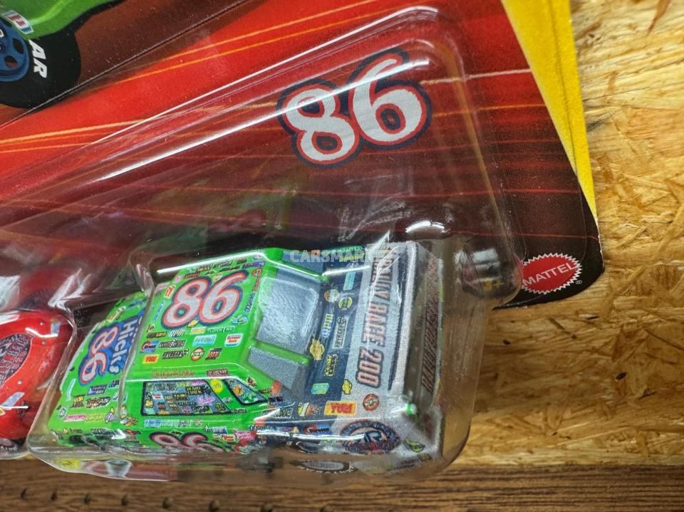 GRC グローバルレーサーカップ LIGHTNING McQUEEN and CHICK