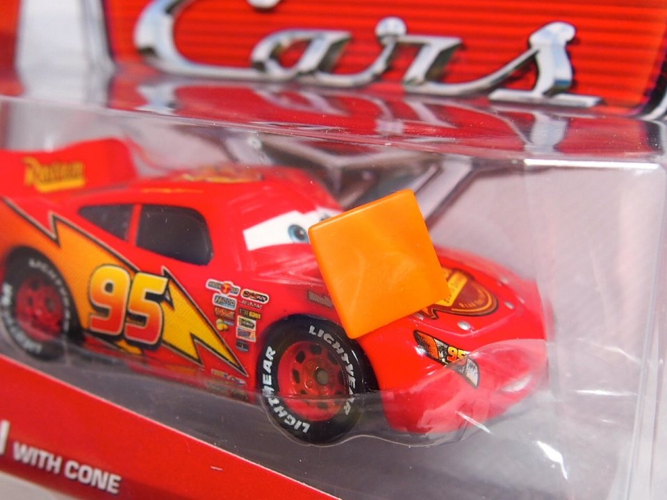 MATTEL 2013 Disney-PIXAR "CARS" LIGHTNING McQUEENS "LIGHTNING McQUEEN WITH CONE"　マテル　「カーズ」　ライトニングマックイーンズ　「ラ khxv5rg