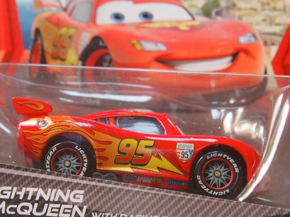 かっこいい！赤メタリックなクルージングマックイーン。ホワイトウォールタイヤはマテルだけ！