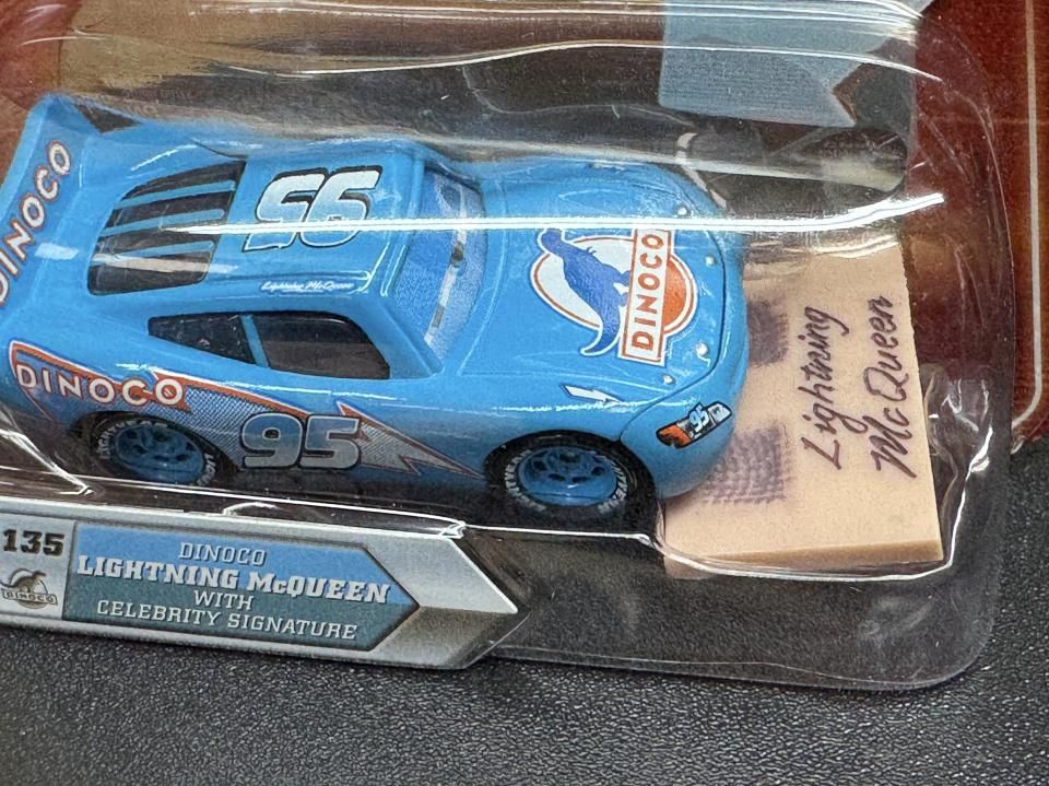 DINOCO McQUEEN with CELEBRITY SIGNATURE CHASE版！