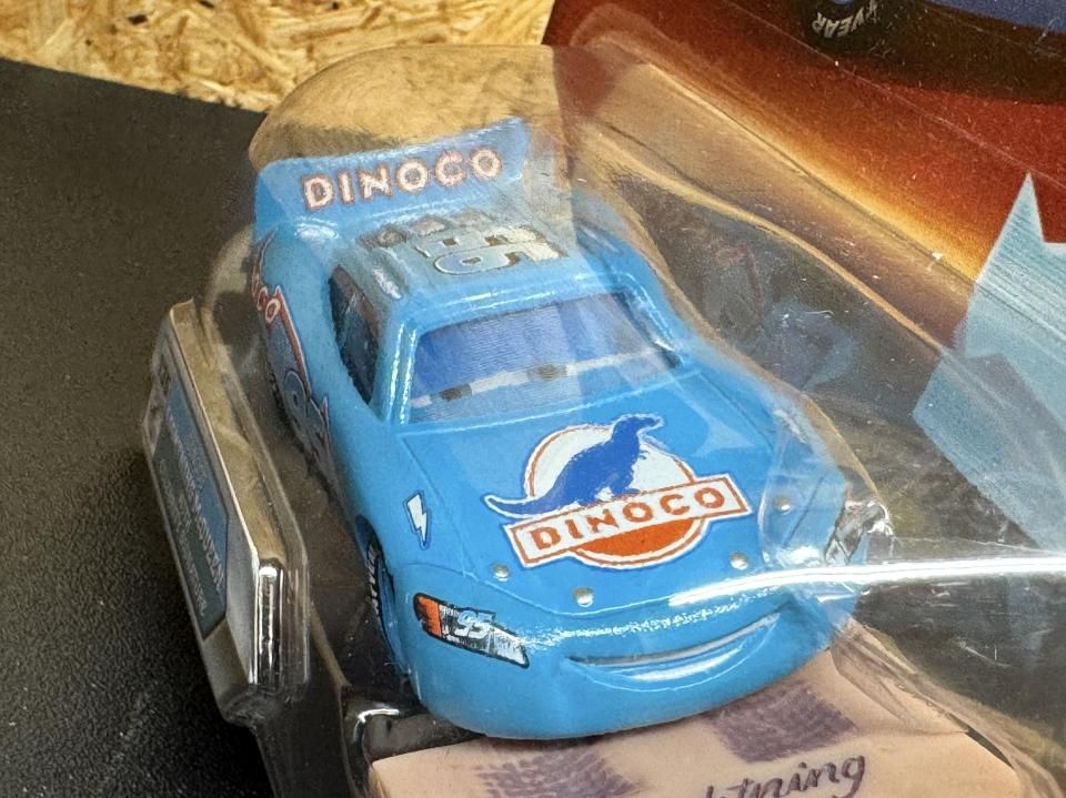 カーズ マテル マックイーン WITH CELEBRITY SIGNATURE DINOCO McQUEEN with CELEBRITY SIGNATURE CHASE版！