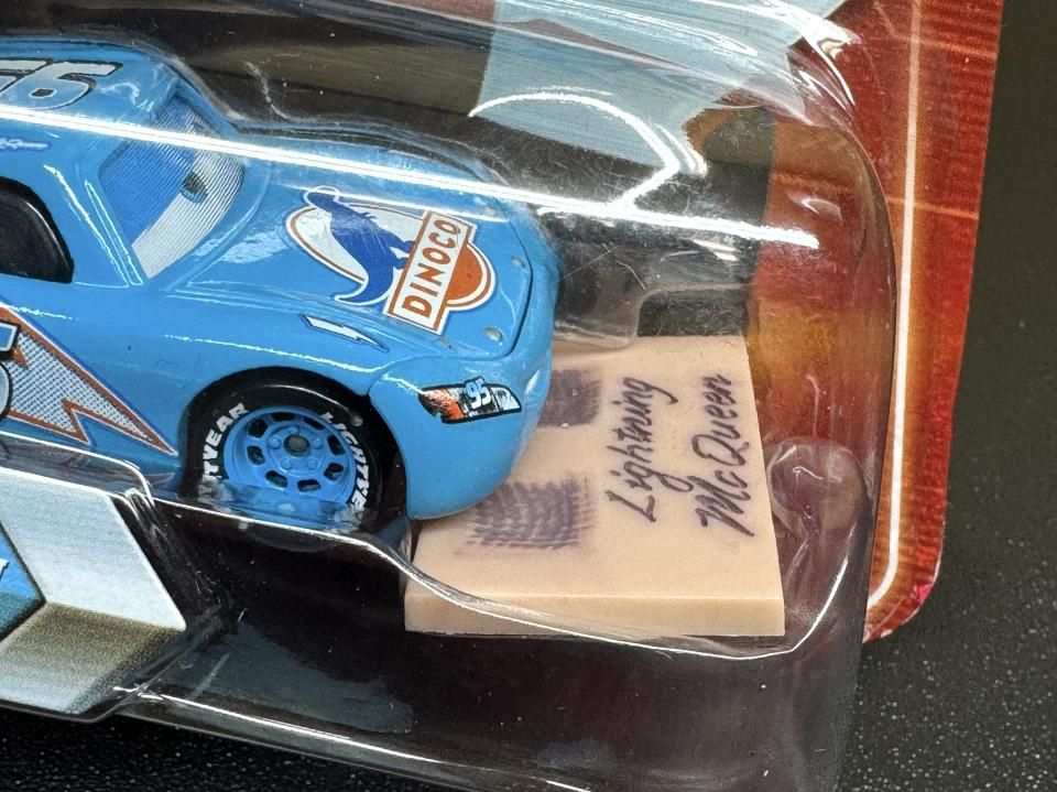 カーズ マテル マックイーン WITH CELEBRITY SIGNATURE ミニカー