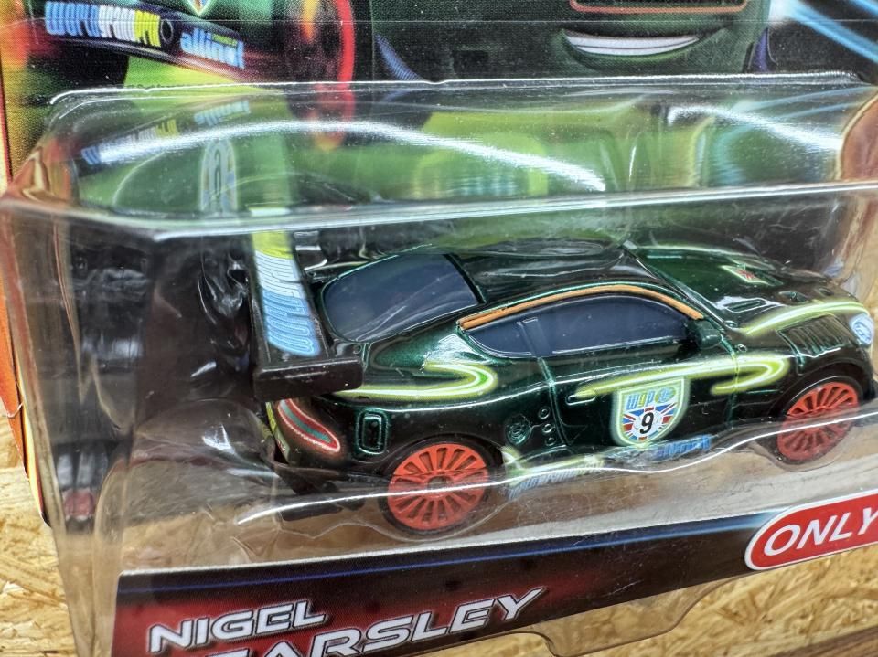 Disney Cars Carros Nigel Gearsley Carnival Cup Mattel