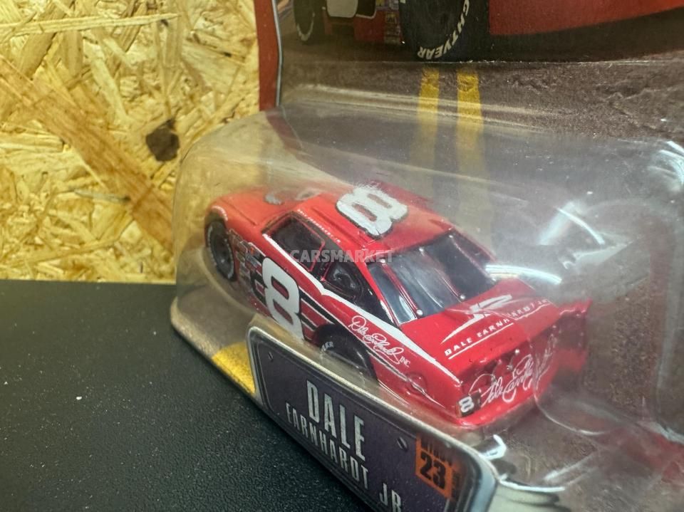 カーズ1のピストンカップレーサーのダール アンハートジュニア