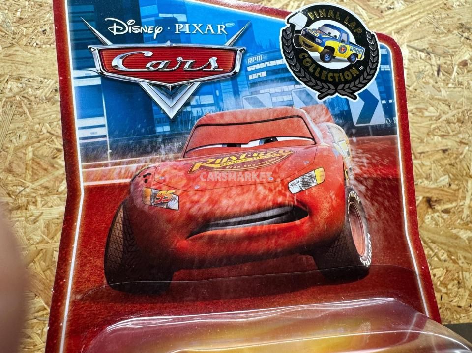 m*5様 WET 濡れ　水　水滴 マックィーン　マックイーン　カーズ ミニカー びしょ濡れになったウェットライトニングマックイーン