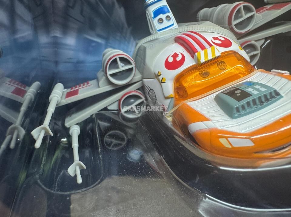 STARWARS WEEKENDで限定発売されたカーズとコラボミニカー
