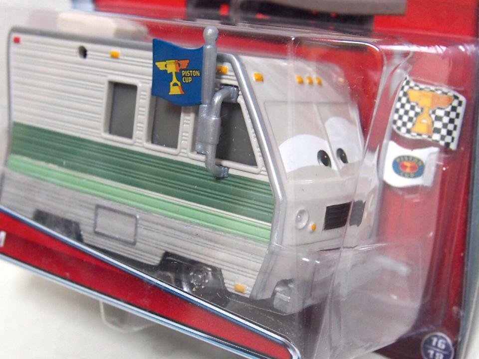 マテル カーズ DOUG RM DELUXE キャンピングカー MATTEL CARS ミニカー キャラクターカー ピストンカップ デラックス -  人形、キャラクター