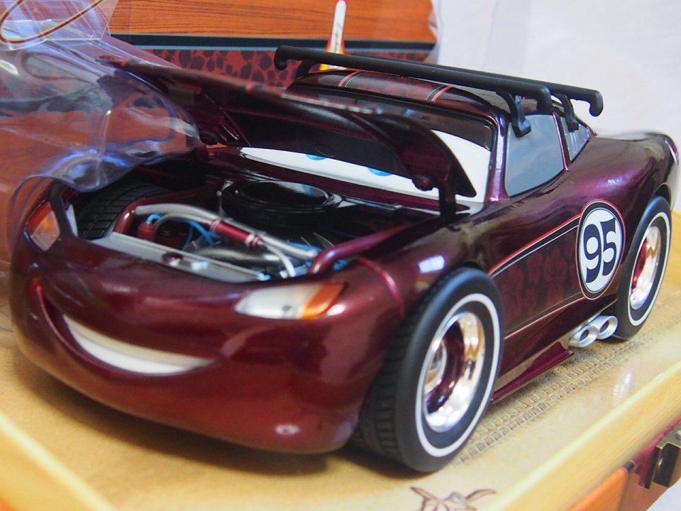 D23 EXPO限定 LIGHTNING MCQUEEN ハワイアン仕様 700台限定！