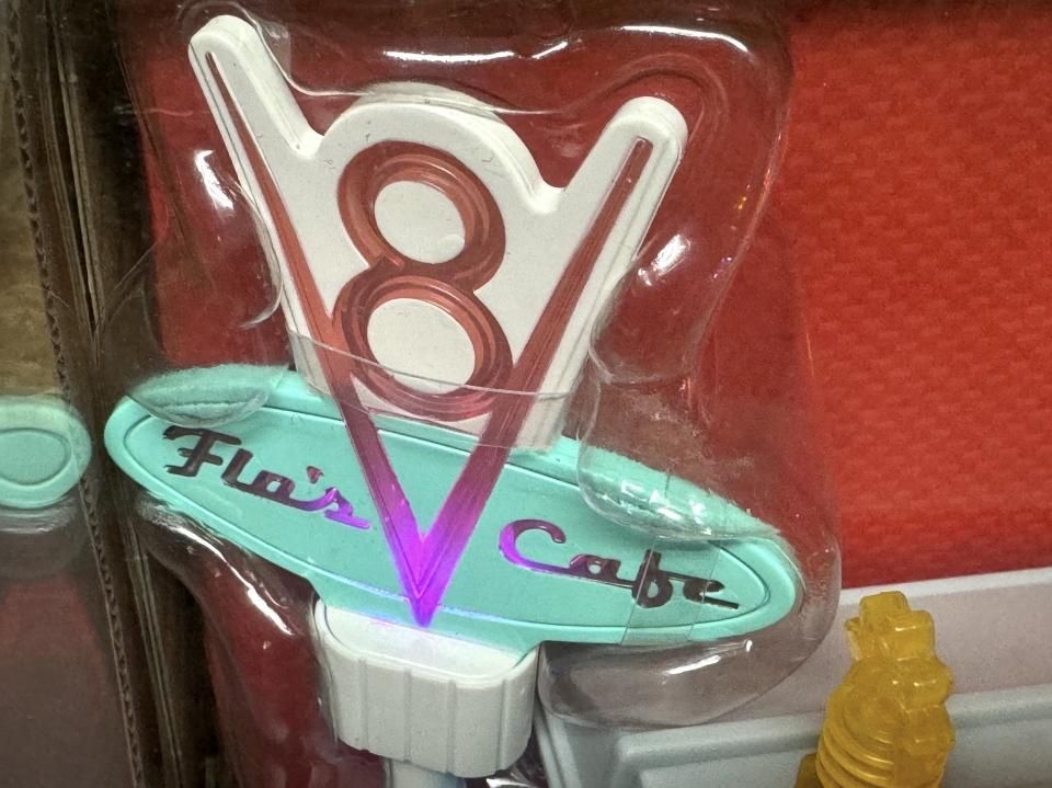 PRECISION SERIES FLO'S V8 CAFE