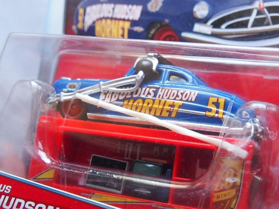 たまらなくカッコいい。。。ピストンカップ王座決定戦のシーンを再現