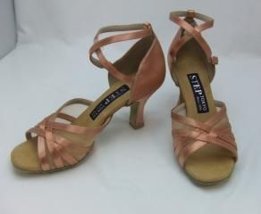 STEPの社交ダンスシューズ　スタンダード　24.5　ワイド　１曲使用のみの美品 STEPの社交ダンスシューズ スタンダード 24.5 ワイド 1曲使用