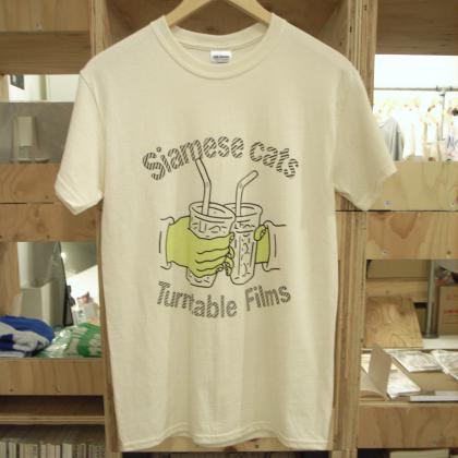 <img class='new_mark_img1' src='https://img.shop-pro.jp/img/new/icons20.gif' style='border:none;display:inline;margin:0px;padding:0px;width:auto;' />Turntable Films × Siamese cats - T-SHIRTS