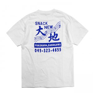 <img class='new_mark_img1' src='https://img.shop-pro.jp/img/new/icons5.gif' style='border:none;display:inline;margin:0px;padding:0px;width:auto;' />DAY LIQUOR STORE SNACK "大地" TEE / WHITE (デイリカーストアー Tシャツ) 