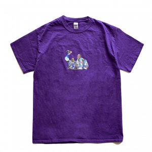 <img class='new_mark_img1' src='https://img.shop-pro.jp/img/new/icons5.gif' style='border:none;display:inline;margin:0px;padding:0px;width:auto;' />DAY LIQUOR STORE CHAMPAGNE MAMBA TEE / PURPLE (デイリカーストアー Tシャツ) 