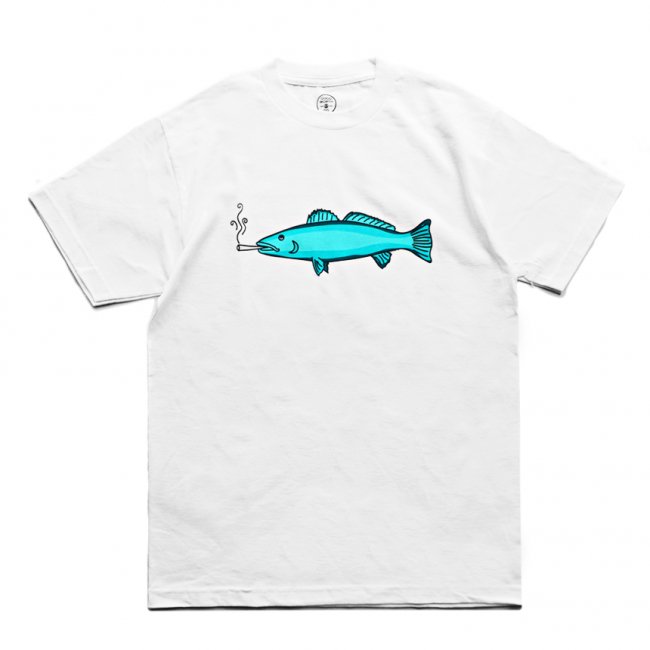 <img class='new_mark_img1' src='https://img.shop-pro.jp/img/new/icons5.gif' style='border:none;display:inline;margin:0px;padding:0px;width:auto;' />Good Worth & Co. SMOKING FISH TEE / WHITE (グッドワース Tシャツ)
