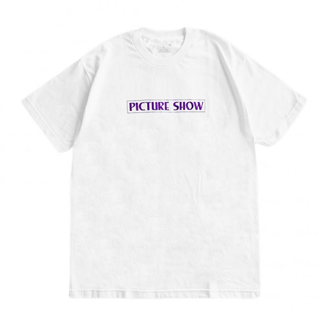 <img class='new_mark_img1' src='https://img.shop-pro.jp/img/new/icons5.gif' style='border:none;display:inline;margin:0px;padding:0px;width:auto;' />PICTURE SHOW VHS TEE / WHITE (ピクチャーショー Tシャツ)