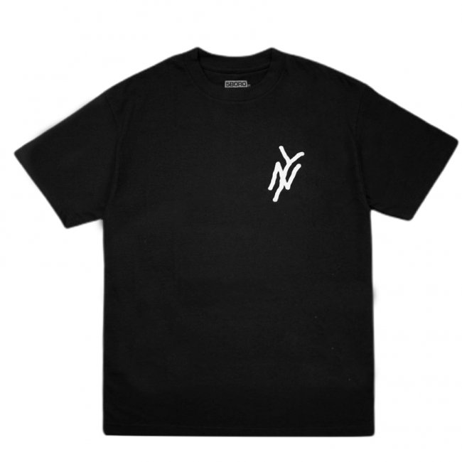 <img class='new_mark_img1' src='https://img.shop-pro.jp/img/new/icons5.gif' style='border:none;display:inline;margin:0px;padding:0px;width:auto;' />5BORO NY LOGO TEE / BLACK (ファイブボロ/Tシャツ)