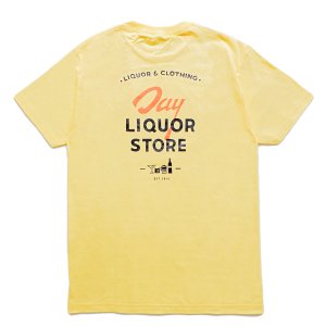 <img class='new_mark_img1' src='https://img.shop-pro.jp/img/new/icons5.gif' style='border:none;display:inline;margin:0px;padding:0px;width:auto;' />DAY LIQUOR STORE SIGN TEE / BANANA (デイリカーストアー Tシャツ) 