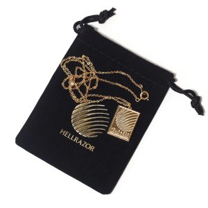 <img class='new_mark_img1' src='https://img.shop-pro.jp/img/new/icons5.gif' style='border:none;display:inline;margin:0px;padding:0px;width:auto;' />HELLRAZOR REMEMBER YOU MUST DIE NECKLACE w/ POUCH / BRASS GOLD PLATED (ヘルレイザー ネックレス）