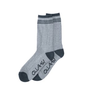 <img class='new_mark_img1' src='https://img.shop-pro.jp/img/new/icons5.gif' style='border:none;display:inline;margin:0px;padding:0px;width:auto;' />QUASI NOTE SOCKS / GREY & FOREST (クアジ キーホルダー)