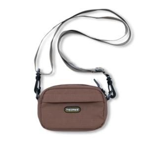 <img class='new_mark_img1' src='https://img.shop-pro.jp/img/new/icons5.gif' style='border:none;display:inline;margin:0px;padding:0px;width:auto;' />THEORIES RIPSTOP POINT AND SHOOT POUCH / BROWNʥ꡼  ݡˡ