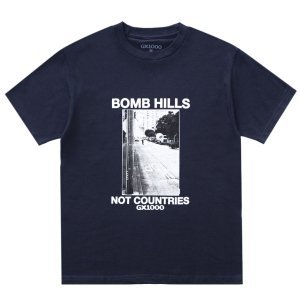 <img class='new_mark_img1' src='https://img.shop-pro.jp/img/new/icons5.gif' style='border:none;display:inline;margin:0px;padding:0px;width:auto;' />GX1000 BOMB HILLS NOT COUNTRIES TEE / NAVY (ジーエックスセン Tシャツ / 半袖)