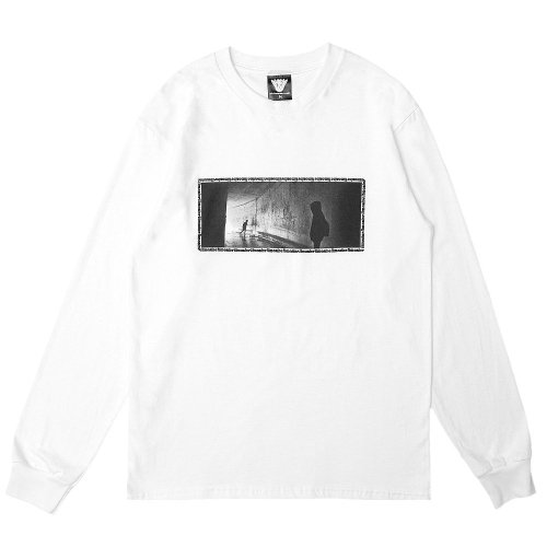 <img class='new_mark_img1' src='https://img.shop-pro.jp/img/new/icons5.gif' style='border:none;display:inline;margin:0px;padding:0px;width:auto;' />LIMOSINE BACKPACK GIRL L/S TEE / WHITE (⥸ T)