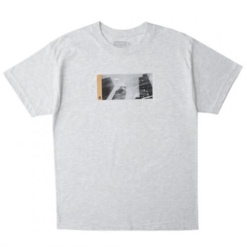 <img class='new_mark_img1' src='https://img.shop-pro.jp/img/new/icons5.gif' style='border:none;display:inline;margin:0px;padding:0px;width:auto;' />THEORIES MISDIRECTION TEE / ASHʥ꡼ T/Ⱦµˡ