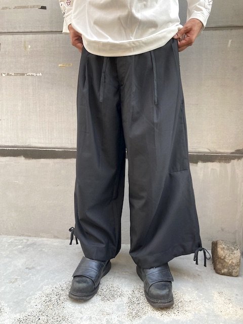 Leh gimmick wide trousers-