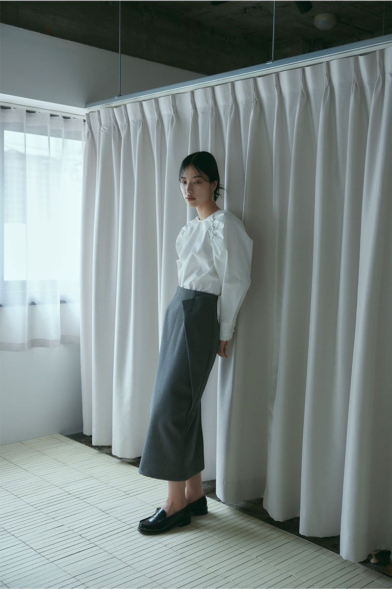 マンション火災 meer. メーア MINI RUFFLE BLOUSE /SUMIKURO | flora